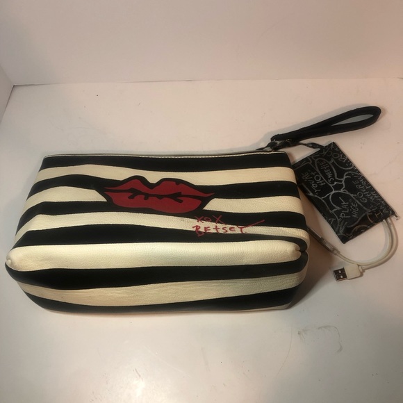 Betsey Johnson Red Lips, Black And White Striped Handbag. Built In Charge Pack. - Picture 10 of 10